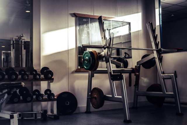 Ilustrasi rekomendasi gym di Makassar, sumber: unsplash/JelmerAssink