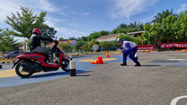 Laboratorium Safety Riding binaan AHM di SMK PABA Binjai di Kota Binjai.  Foto: Dok. AHM 