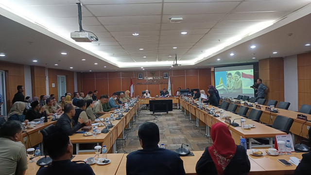 Suasana rapat Komisi E DPRD DKI Jakarta dengan Disdik Jakarta, Selasa (23/7/2024). Foto: Thomas Bosco/kumparan