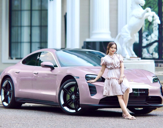 Mobil Porsche Nanda Arsyinta. Foto: Instagram/@nandaarsynt