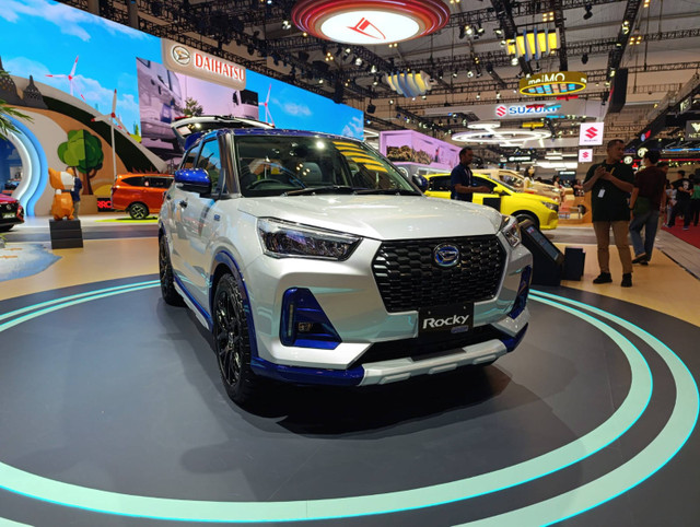 Daihatsu Rocky Hybrid di pameran Gaikindo Indonesia Internasional Auto Show (GIIAS) 2024. Foto: Fitra Andrianto/kumparan