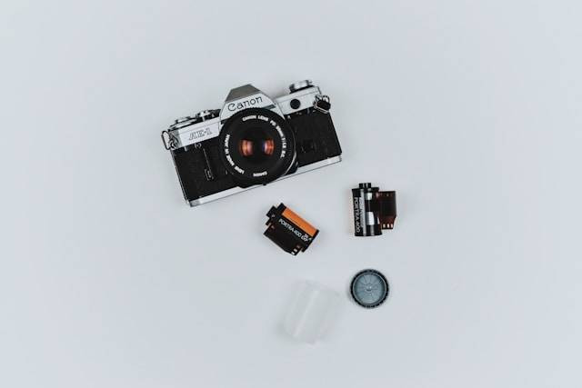 Rekomendasi Kamera Mirrorless Dibawah 1 Juta. Foto Hanya Ilustrasi. Sumber Foto: Unsplash.com/Mitchell Hollander