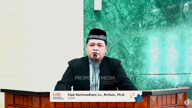 Khutbah Jumat oleh Fajar Rachmadani, Lc., M.Hum., Ph.D. di Masjid Islamic Center Universitas Ahmad Dahlan (UAD) (Dok. Tsulusiyah)