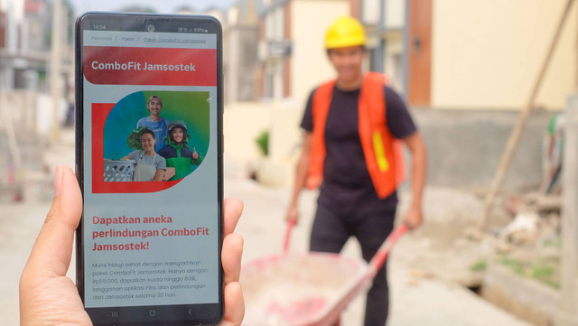 Telkomsel rilis Paket ComboFit Jamsostek, bagian dari solusi Komunitas Sehat, yang berisi kuota data, layanan kesehatan, hingga jaminan sosial tenaga kerja dari BPJS Ketenagakerjaan. Foto: Telkomsel