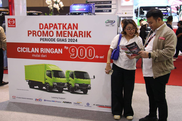 Program cicilan mulai Rp 900 ribuan per bulan untuk pembelian truk Hino 300 Series di GIIAS 2024. Foto: Hino