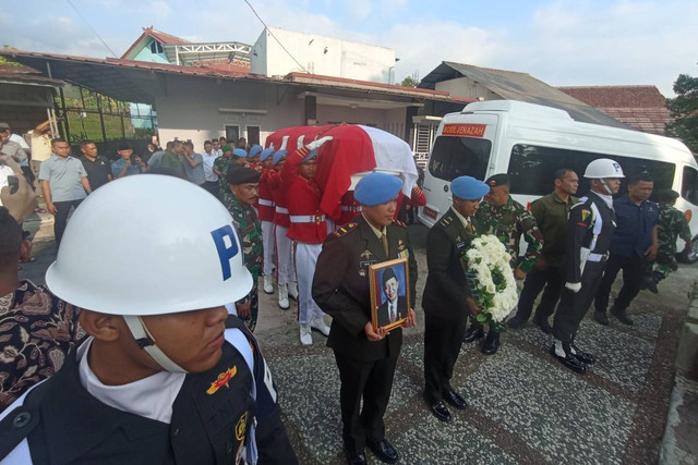 Suasana jelang pemakaman Hamzah Haz di Bogor, Rabu (24/7/2024).
 Foto: kumparan