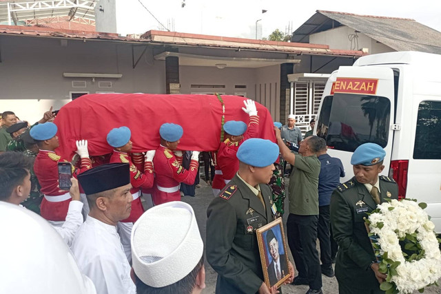 Suasana jelang pemakaman Hamzah Haz di Bogor, Rabu (24/7/2024).
 Foto: kumparan