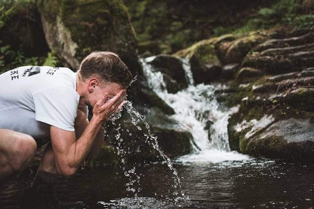 Ilustrasi Pencuci Muka untuk Kulit Berminyak. Foto: dok. Unsplash/Tadeusz Lakota