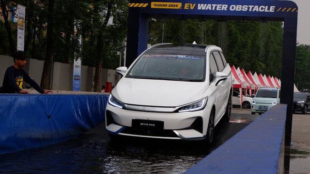 Test drive BYD M6 di GIIAS 2024 Foto: Aditya Pratama Niagara/kumparan