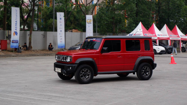 Test drive Suzuki Jimny di GIIAS 2024. Foto: Aditya Pratama Niagara/kumparan