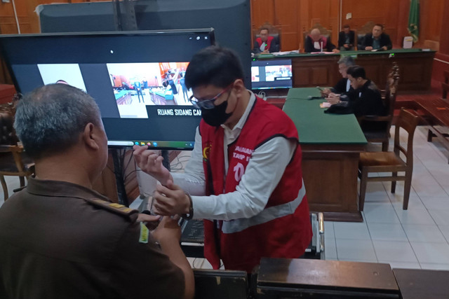 Terdakwa Gregorius Ronald Tannur saat menjalani sidang putusan di PN Surabaya, Rabu (24/7/2024). Foto: Farusma Okta Verdian/kumparan