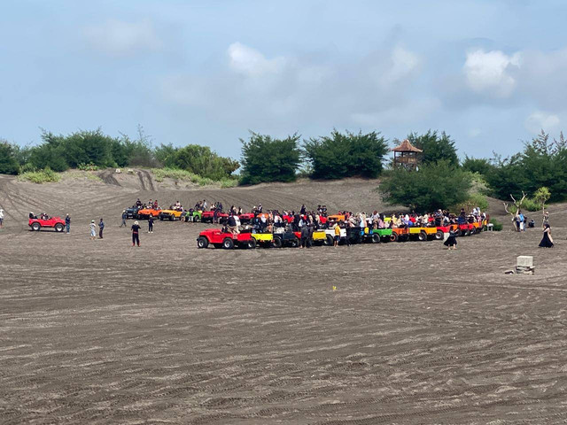 Suasana kawasan wisata gumuk pasir Pantai Parangtritis Bantul. Foto: M Wulan