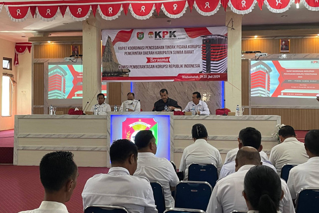 Direktorat Koordinasi dan Supervisi KPK Wilayah V menggelar rapat koordinasi pencegahan tindak pidana korupsi bersama Pemerintah Daerah Kabupaten Sumba Barat, Nusa Tenggara Timur, Rabu (24/7/2024). Foto: Fadhil Pramudya/kumparan