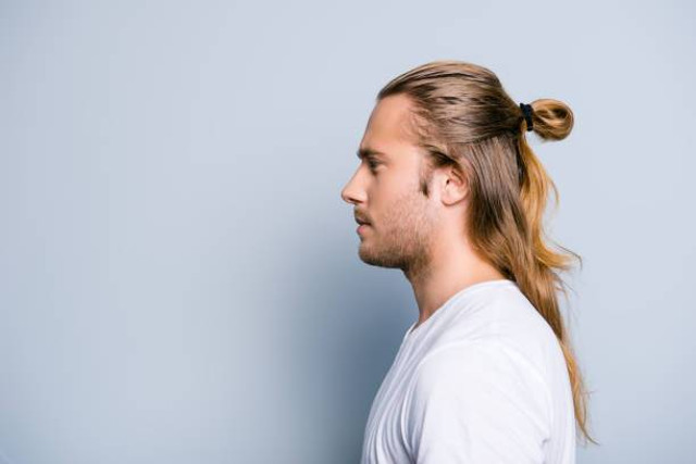 Ilustrasi Cara Agar Rambut Pria Cepat Panjang, Foto: Unsplash/Deagreez.