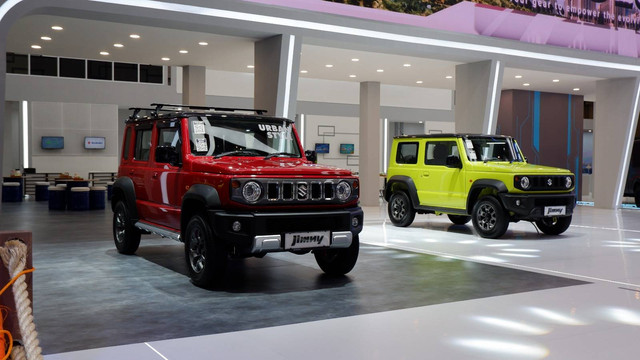 Suzuki Jimny 5-pintu dan 3-pintu di GIIAS 2024. Foto: Aditya Pratama Niagara/kumparan