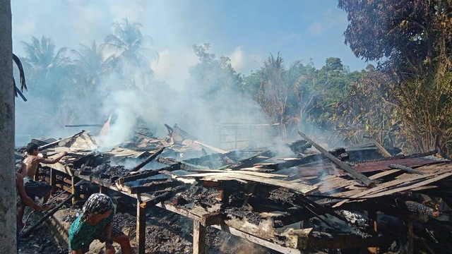 Rumah warga yang hangus terbakar di Desa Nanga Oran, Kecamatan Kayan Hulu. Foto: Dok. Istimewa