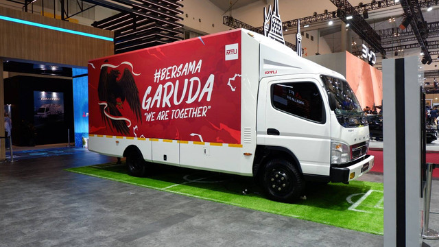 Truk VAR Liga Indonesia Baru dipamerkan selama ajang GIIAS 2024 di ICE BSD, Tangerang.. Foto: Dok. Mitsubishi Fuso