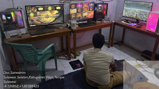 Polisi ciduk empat pelaku judi online PC Farming di Wajo. Foto: Dok. Polres Wajo