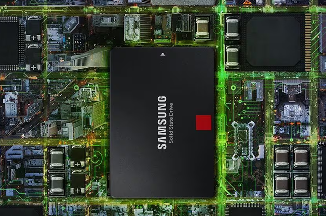 Ilustrasi SSD SATA Terbaik 2024. Foto: Samsung