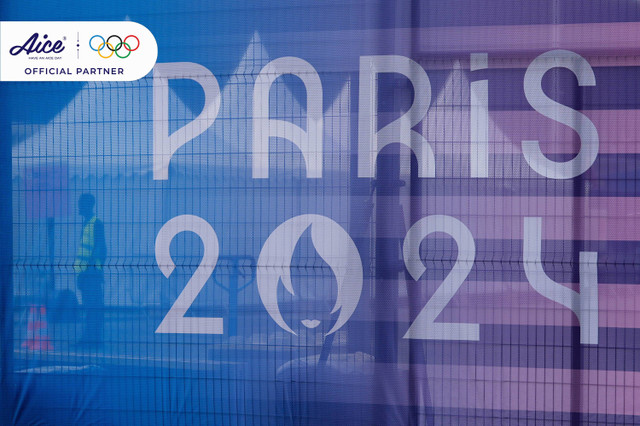 Hiasan jelang Olimpiade Paris, Prancis. Foto: Rebecca Blackwell/AP Photo