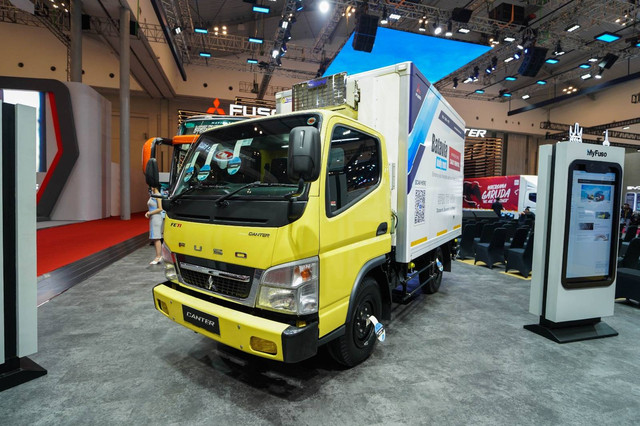 Mitsubishi Fuso Canter FE 71 yang menjadi truk andalan di Indonesia tampil GIIAS 2024. Foto: Dok. Mitsubishi Fuso