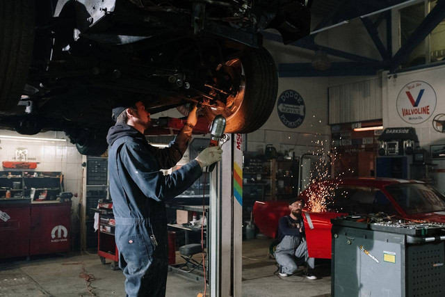 Ilustrasi penyebab kolong mobil berdengung. Foto: Pexels