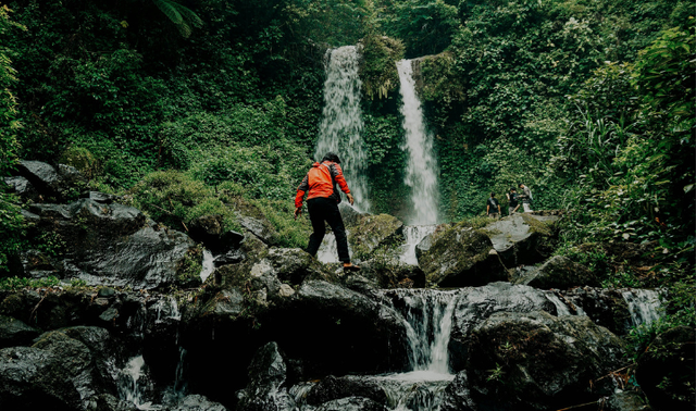 Air Terjun Gulingan, foto hanya ilustrasi bukan tempat sebenarnya. Sumber: Unplash/Andri Hermawan