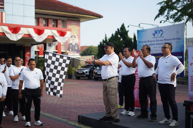 Kakanwil Kemenkumham DIY Memulai Jalan Sehat