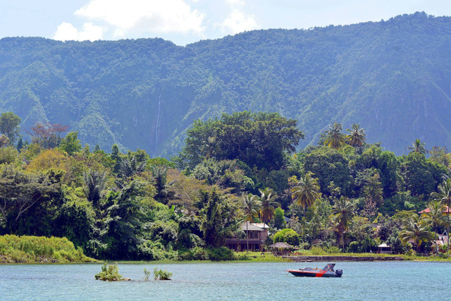 Ilustrasi untuk rangkuman cerita Danau Toba. Sumber: unsplash.com/Laurentiu Morariu 