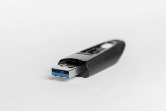 Flashdisk yang bagus adalah perangkat penyimpanan yang dapat diandalkan untuk menyimpan dan mentransfer data dengan cepat dan aman. Foto: Unsplash.com