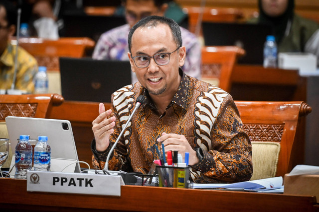 Kepala Pusat Pelaporan dan Analisis Transaksi Keuangan (PPATK) Ivan Yustiavandana memberikan paparan saat mengikuti rapat kerja bersama Komisi III DPR di Kompleks Parlemen, Senayan, Jakarta, Rabu (26/6/2024). Foto: ANTARA FOTO/ Rivan Awal Lingga