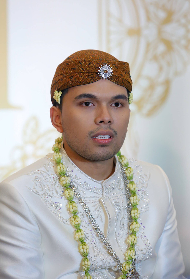 Artis Thariq Halilintar saat konferensi usai akad nikah di hotel Rafles, Jakarta, Jumat, (26/7/2024). Foto: Agus Apriyanto