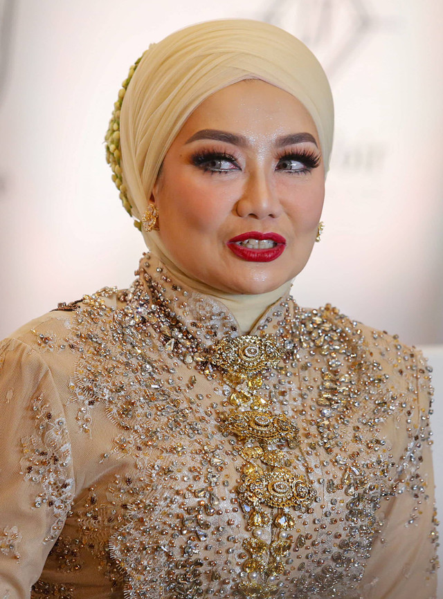 Reza Artamevia dalam akad nikah Thariq Halilintar dan Aaliyah Massaid di Hotel Raffles, Jakarta, Jumat (26/7). Foto: Agus Apriyanto