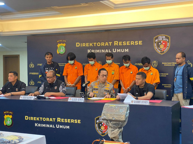 Konferensi pers mengenai kasus sindikat pencurian bajaj di Polda Metro Jaya, Jakarta Pusat pada Jumat (26/7/2024).  Foto: Abid Raihan/kumparan