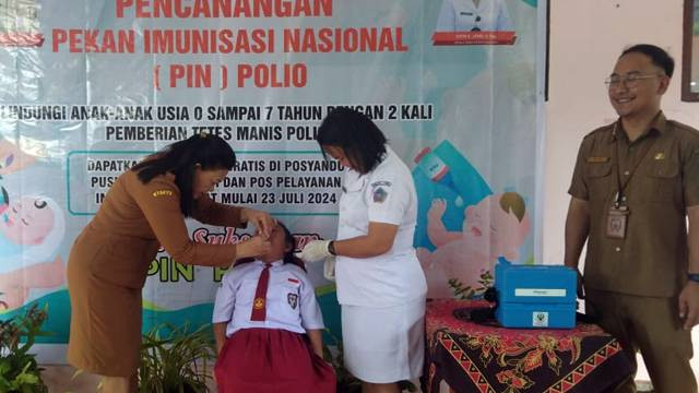 Asisten Pemerintahan dan Kesejahteraan Rakyat Sekda Sitaro, Novia Tamaka saat menghadiri kegiatan PIN Polio.