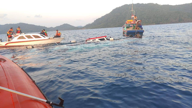 KM Samarinda tenggelam di Perairan Matak, Anambas Foto: Basarnas