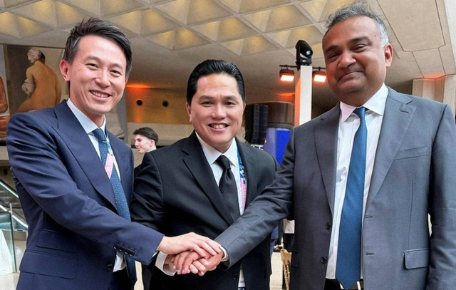 Menteri Badan Usaha Milik Negara (BUMN) Erick Thohir bertemu dengan CEO Youtube Neal Mohan dan CEO TikTok Shou Zi Chew. Foto: Instagram/ @Erickthohir