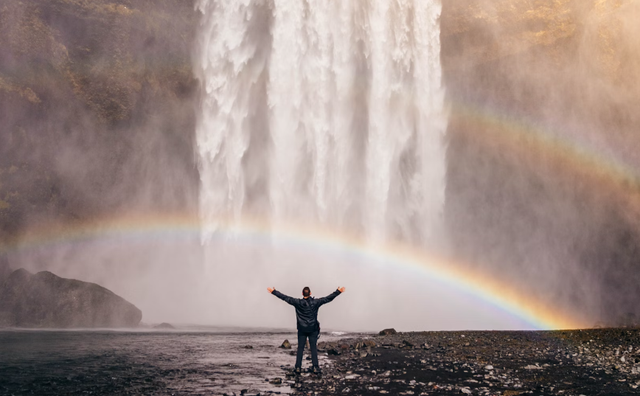 curug cikanteh. Foto hanya ilustrasi, bukan tempat sebenarnya.Sumber: Unsplash/Jared Erondu