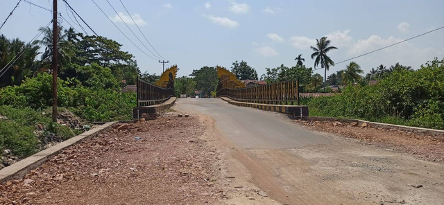 Jembatan menuju Keraton Mempawah. Foto: M. Zain/Hi!Pontianak