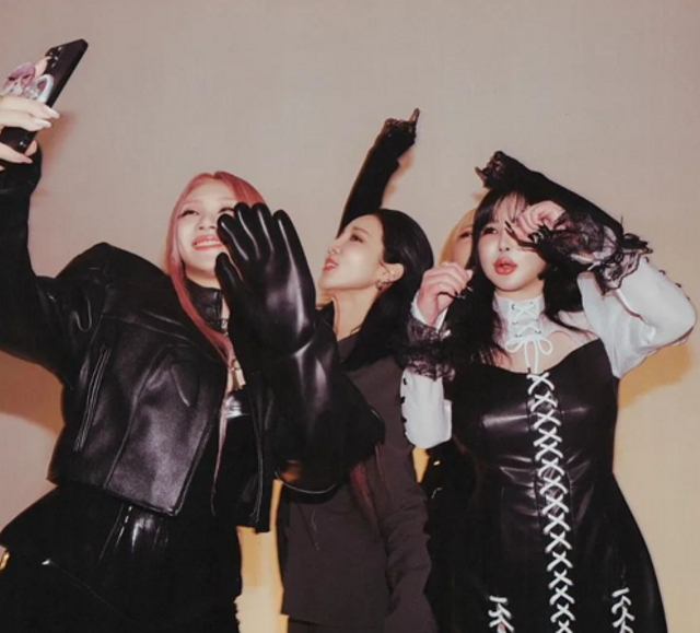 Profil personil 2NE1. Instagram/ 2ne1offficial