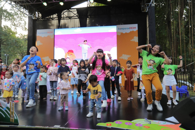 Karaoke Bareng Mydoremi Musical Studio di Festival Hari Anak 2024 di Jakarta, Sabtu (27/7).  Foto: Jamal Ramadhan/kumparan