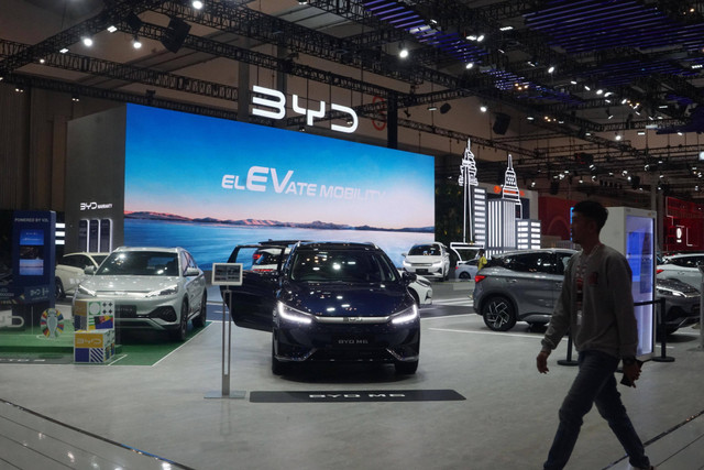 BYD M6 yang dipamerkan di GIIAS 2024. Foto: Fitra Andrianto/kumparan