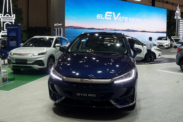 BYD M6 yang dipamerkan di GIIAS 2024. Foto: Fitra Andrianto/kumparan