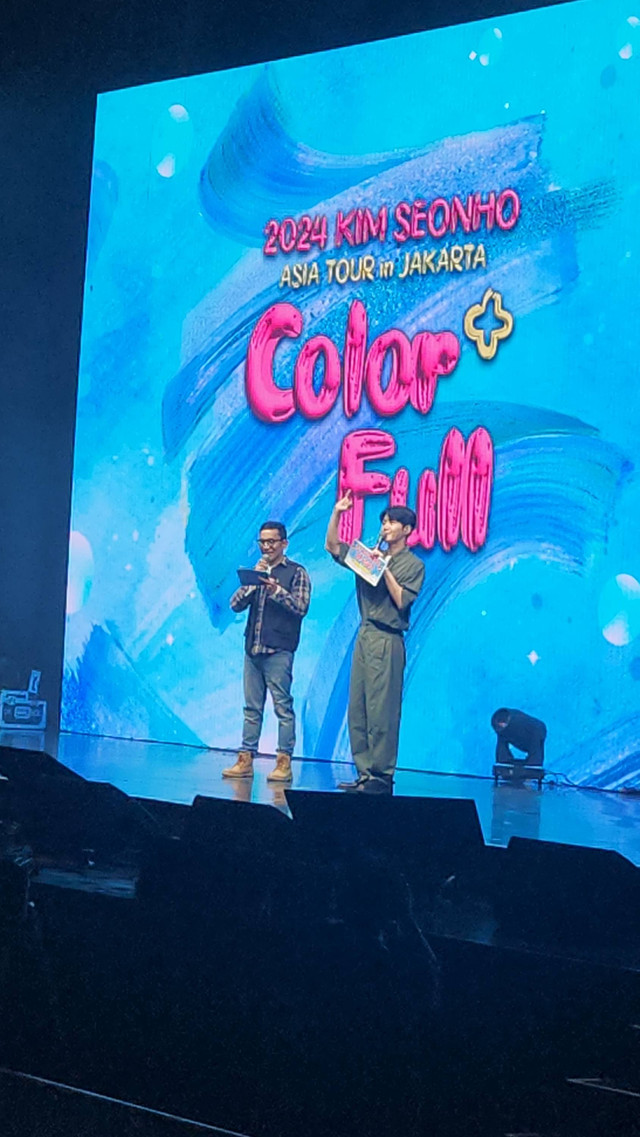 Penampilan Kim Seon Ho saat menggelar acara fan meeting Color Full in Jakarta di Indonesia Arena, Sabtu (27/8/2024). Foto: Ela Nurlaela/kumparan