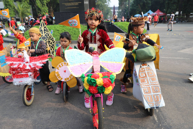 Suasana Pawai Cilik bersama Taro pada hari kedua Festival Hari Anak 2024 di Taman Anggrek, Kawasan Gelora Bung Karno, Jakarta, Minggu (28/7/2024). Foto: Iqbal Firdaus/kumparan