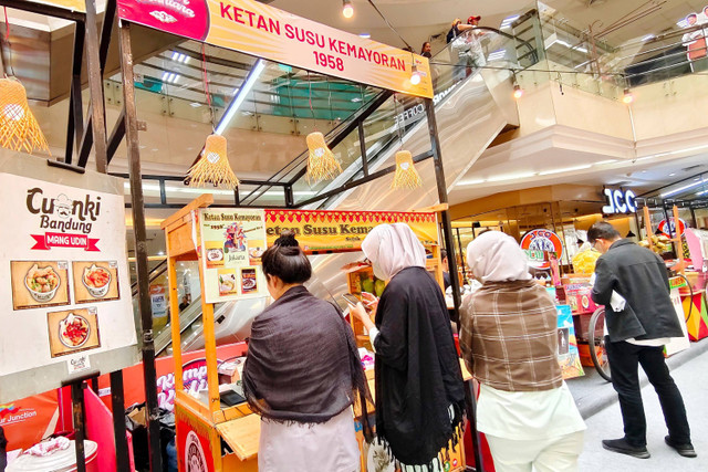 Cibubur Junction mengadakan festival kuliner Indonesia 'Kampung Kuliner Nusantara Vol.3' di main atrium sampai 4 Agustus 2024. Foto: Dok Istimewa