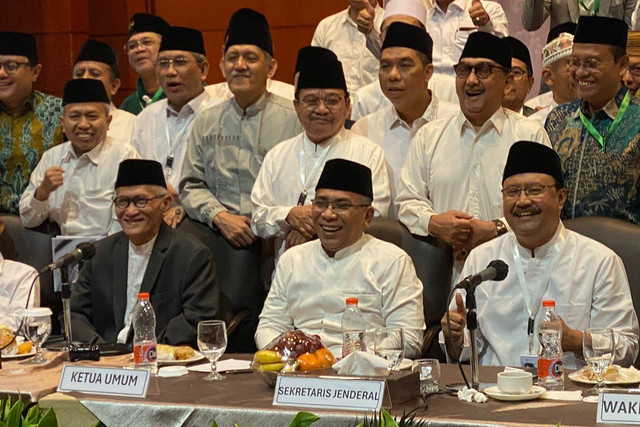 Ketua umum PBNU Gus Yahya dan sekjen PBNU Gus Ipul di Pleno PBNU 2024 di Hotel Bidakara, Jakarta Selatan pada Minggu (28/7/2024). Foto: Abid Raihan/kumparan