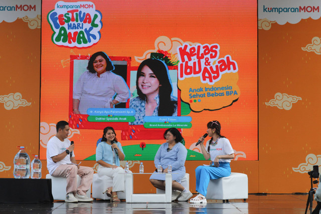 Suasana Talk Show Le Minerale Kelas Ibu dan Ayah pada hari kedua Festival Hari Anak 2024 di Taman Anggrek, Kawasan Gelora Bung Karno, Jakarta, Minggu (28/7/2024). Foto: Iqbal Firdaus/kumparan