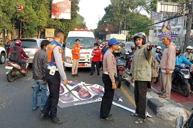 Seorang wanita tanpa identitas meninggal usai ditabrak RX King di kawasan Pasar Cikutra, Bandung, pada Minggu (28/7/2024). Foto: Dok Istimewa