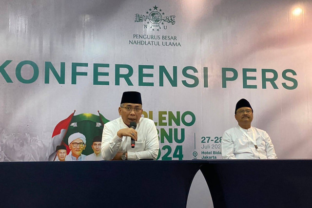 Ketua umum PBNU Gus Yahya dan Sekjen PBNU Gus Ipul pada konferensi pers hasil pleno PBNU 2024 di Hotel Bidakara, Jakarta Selatan pada Minggu (28/7/2024). Foto: Abid Raihan/kumparan